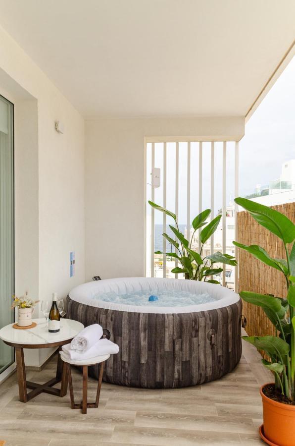 شقة بولينيانو آ ماري  في Apulialux Seaview Prestige Apt / Jacuzzi + Parking المظهر الخارجي الصورة