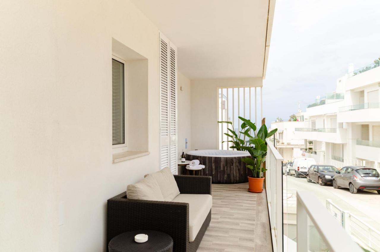 شقة بولينيانو آ ماري  في Apulialux Seaview Prestige Apt / Jacuzzi + Parking المظهر الخارجي الصورة
