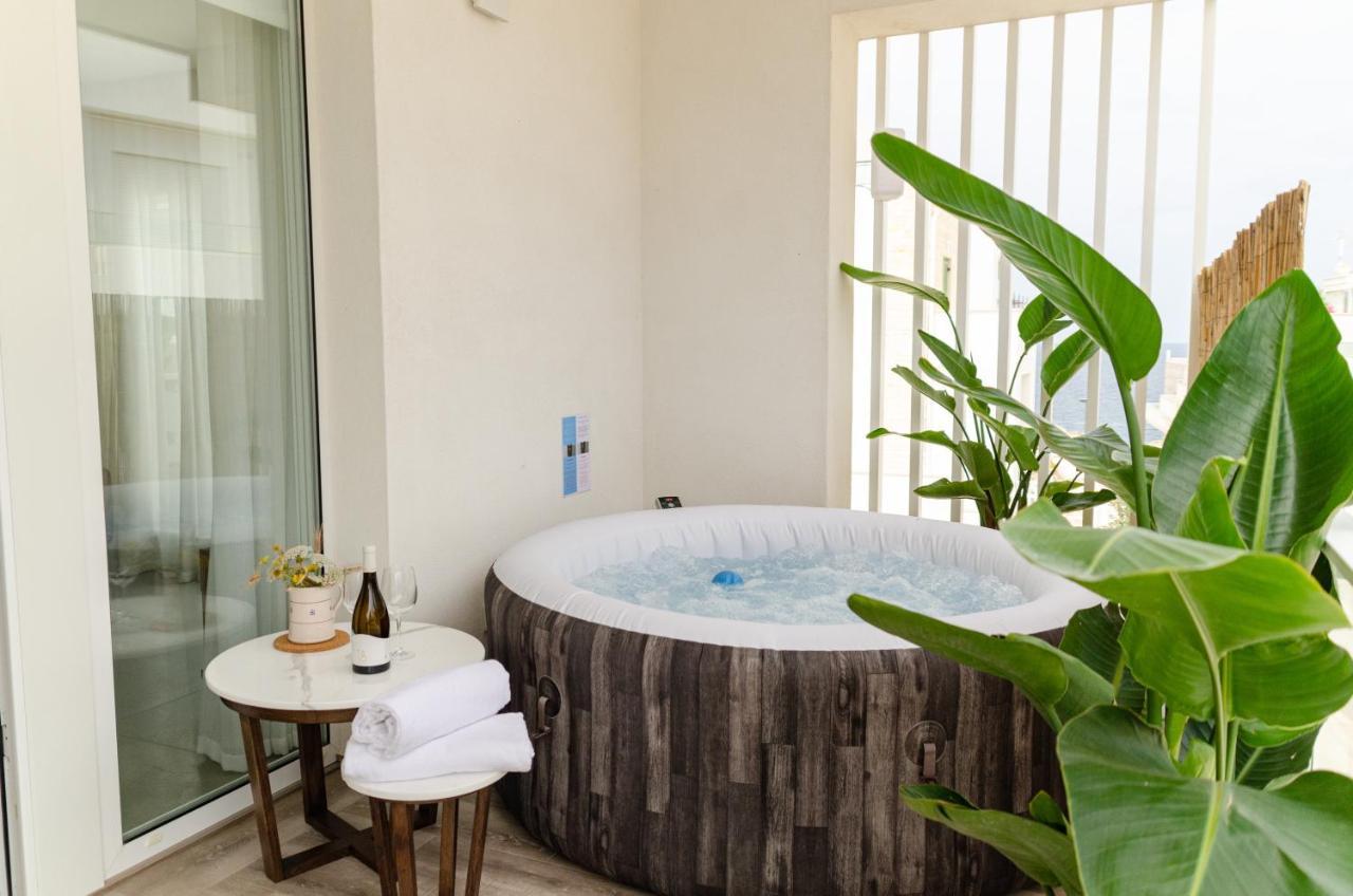 شقة بولينيانو آ ماري  في Apulialux Seaview Prestige Apt / Jacuzzi + Parking المظهر الخارجي الصورة